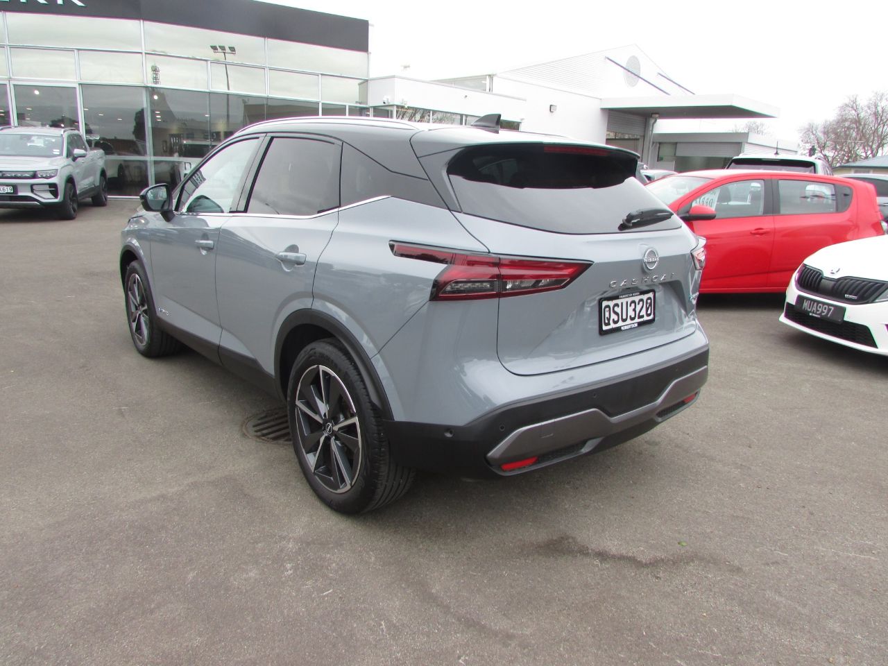 Vehicle image 5