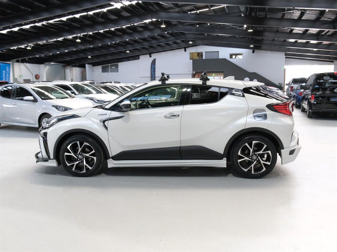 Vehicle image 5