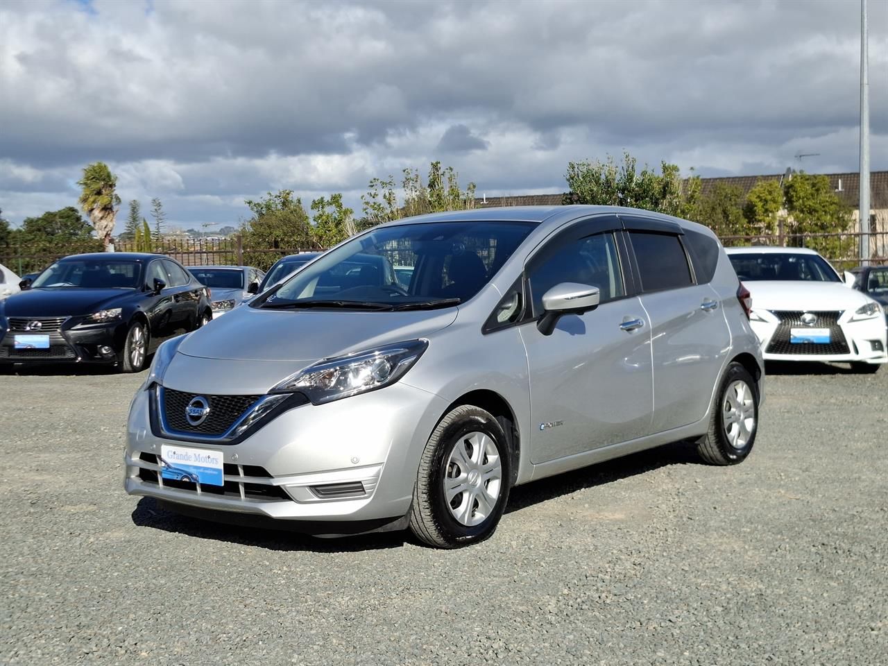 Vehicle image 3