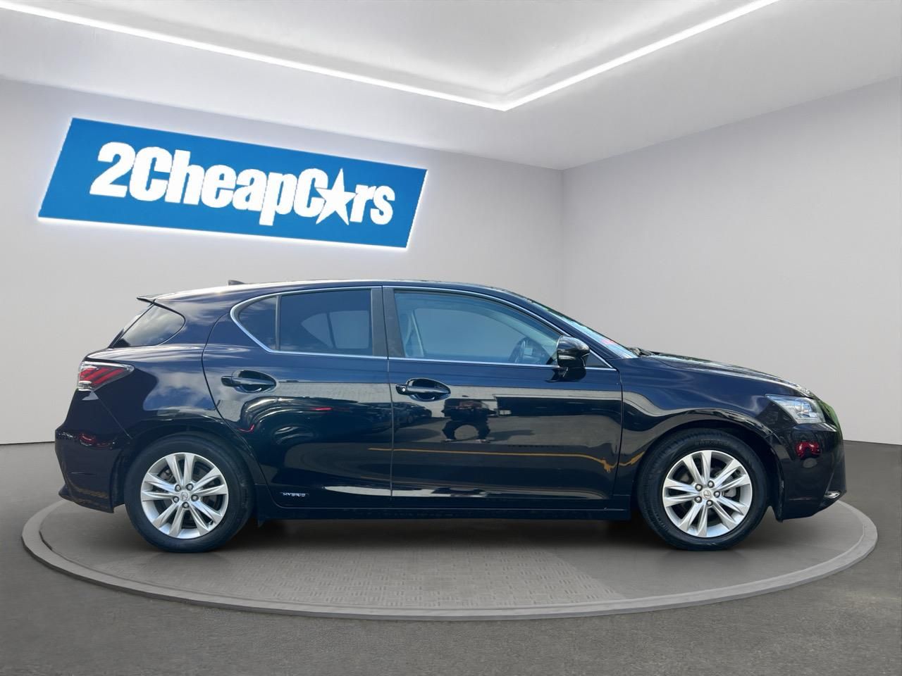 Vehicle image 4