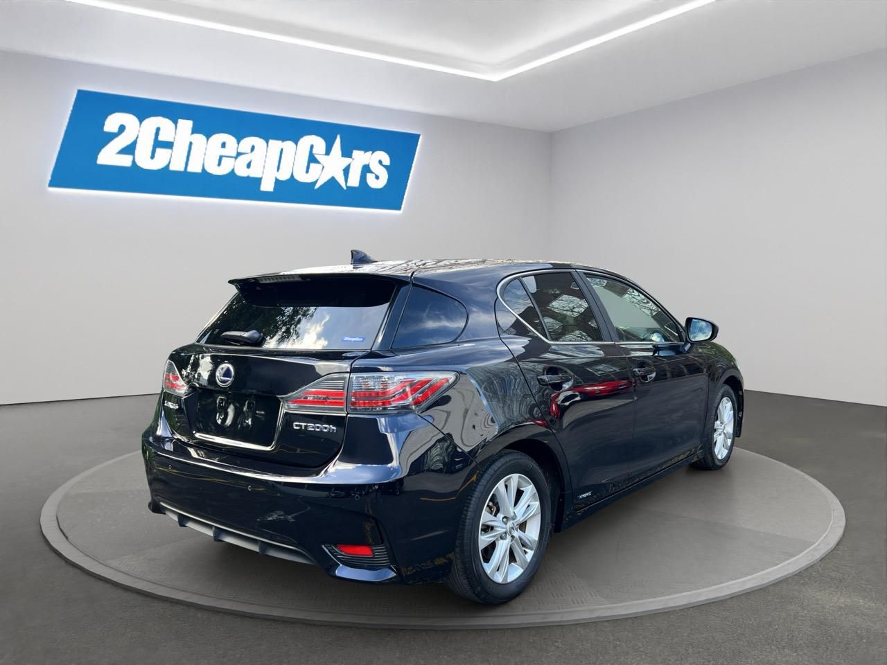 Vehicle image 5