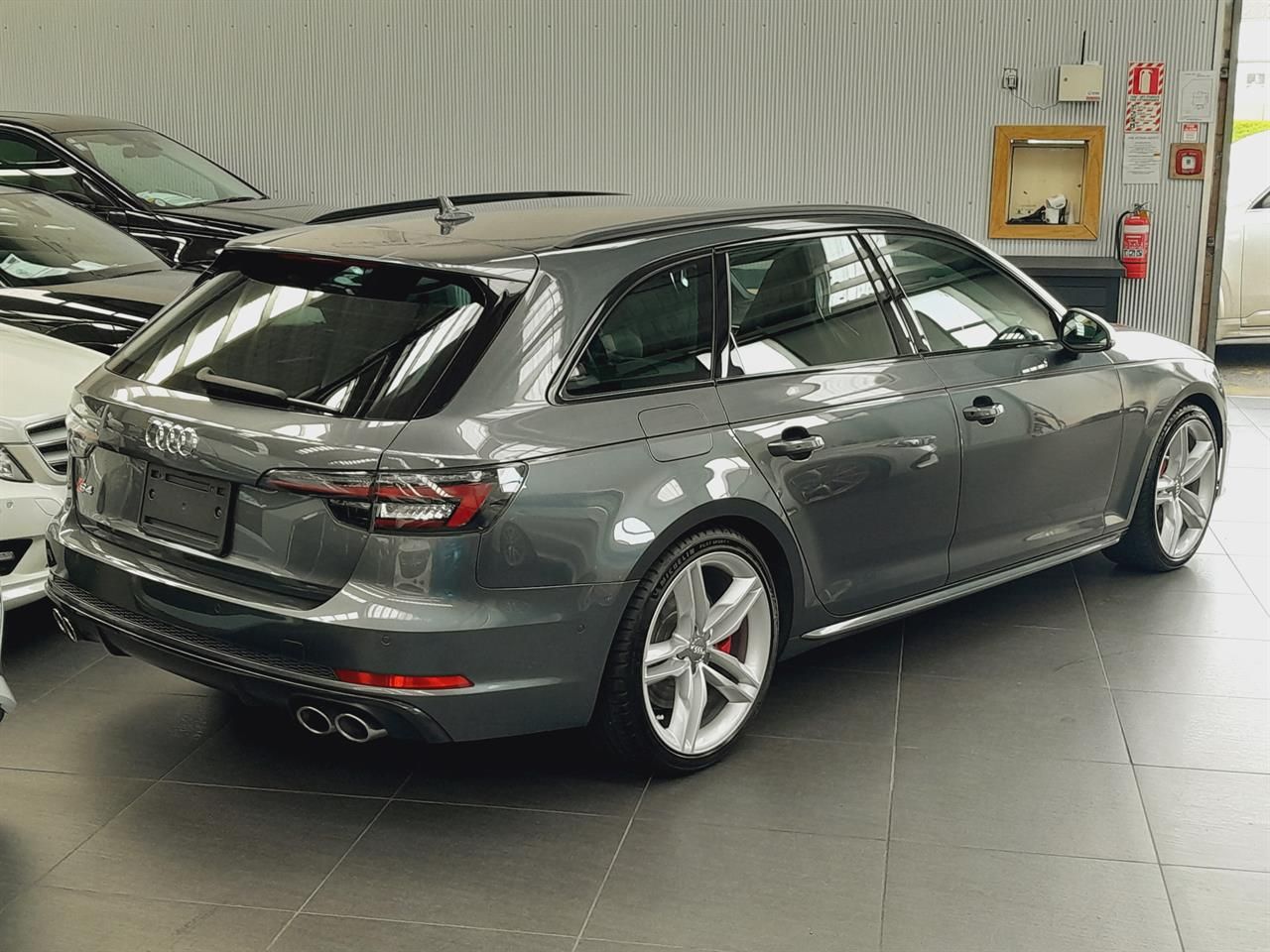 Vehicle image 4