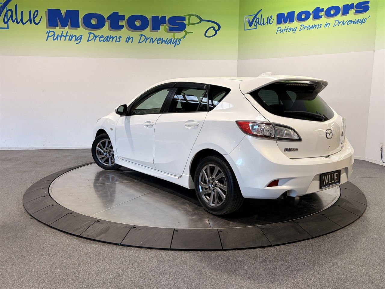 Vehicle image 5