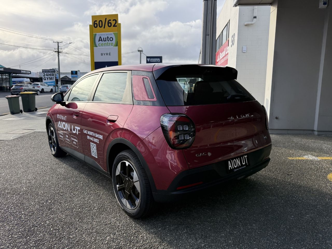 Vehicle image 4