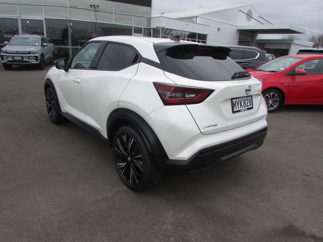 Vehicle image 5