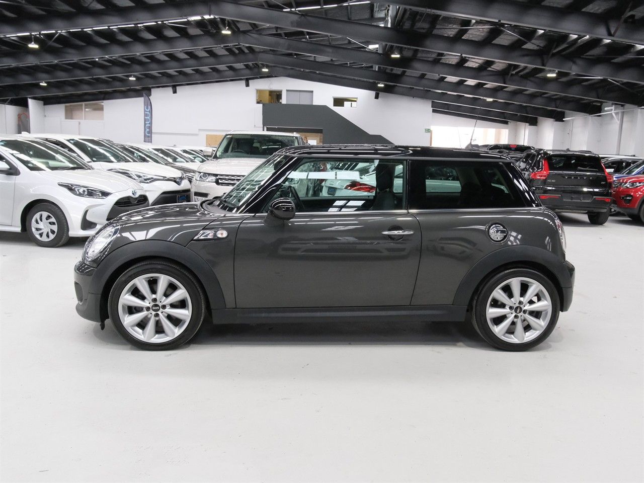 Vehicle image 5