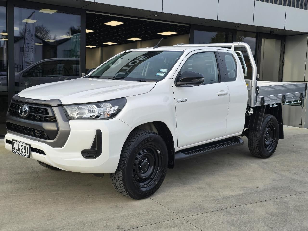 Vehicle image 4