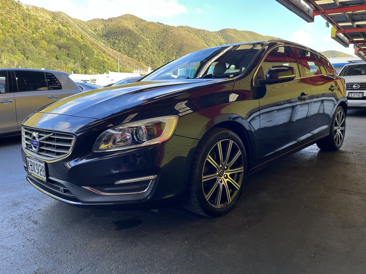 Vehicle image 3