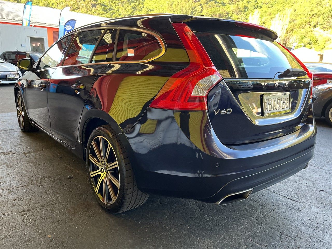 Vehicle image 4