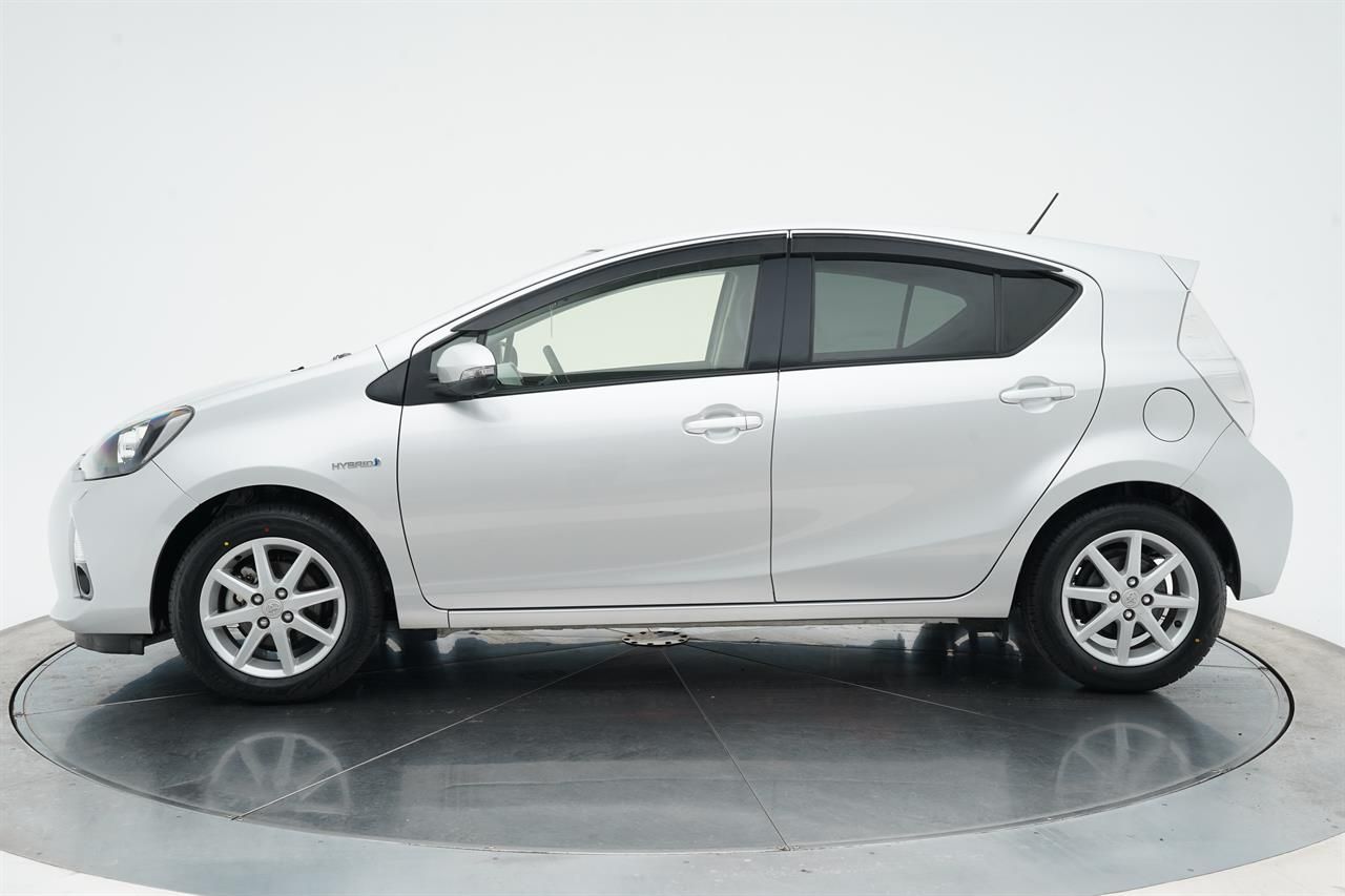 Vehicle image 4
