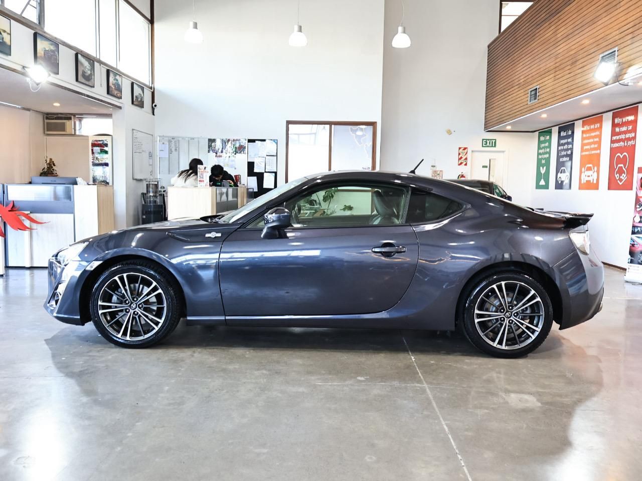 Vehicle image 5