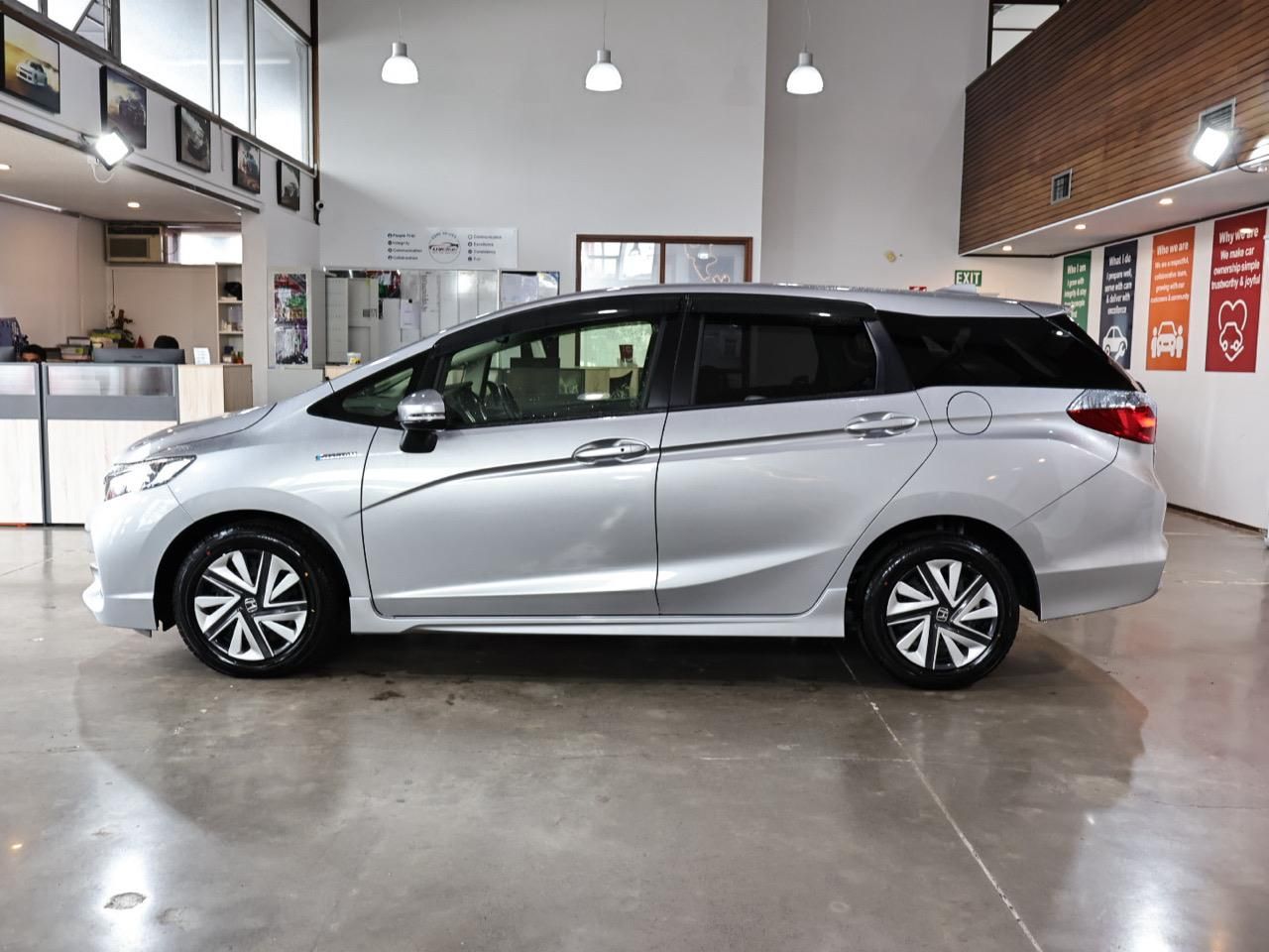 Vehicle image 5