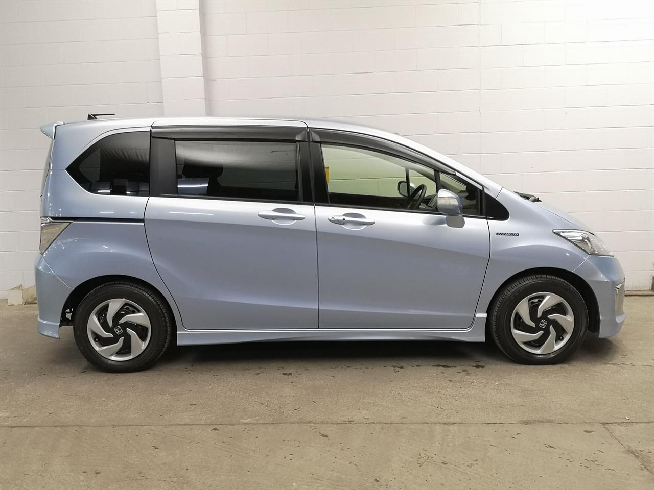Vehicle image 3