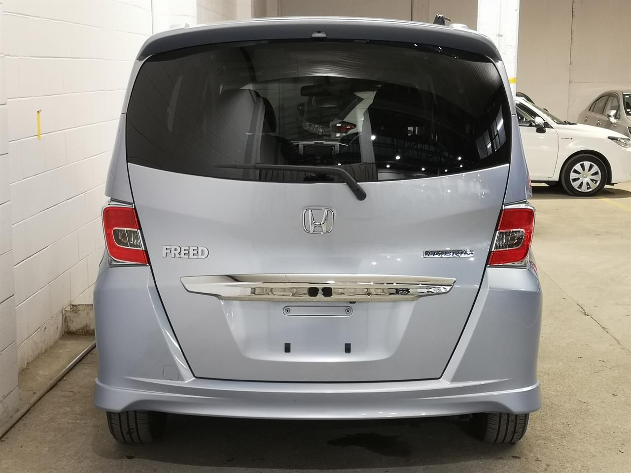 Vehicle image 5