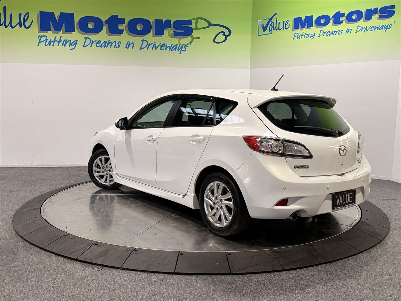 Vehicle image 5