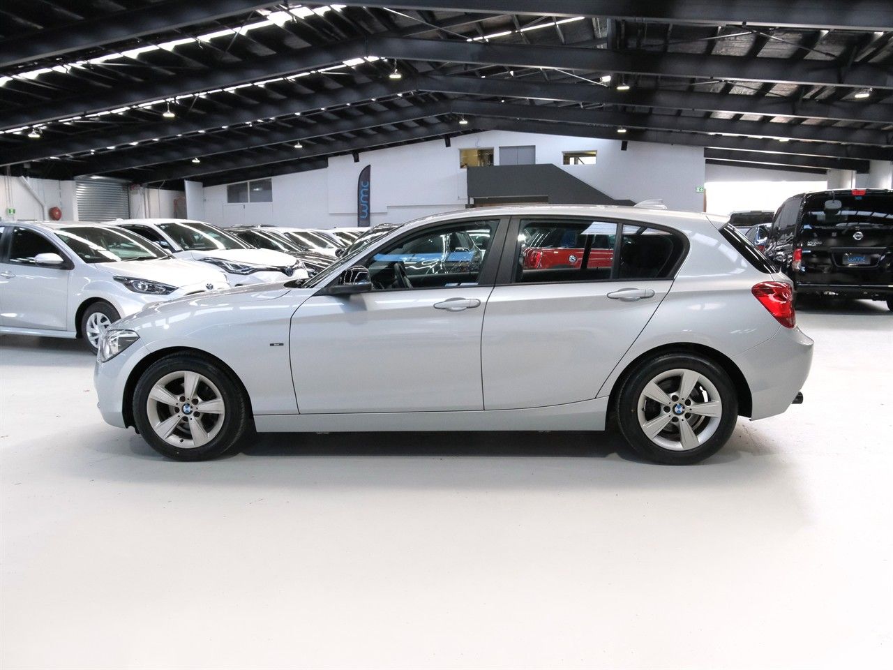 Vehicle image 5