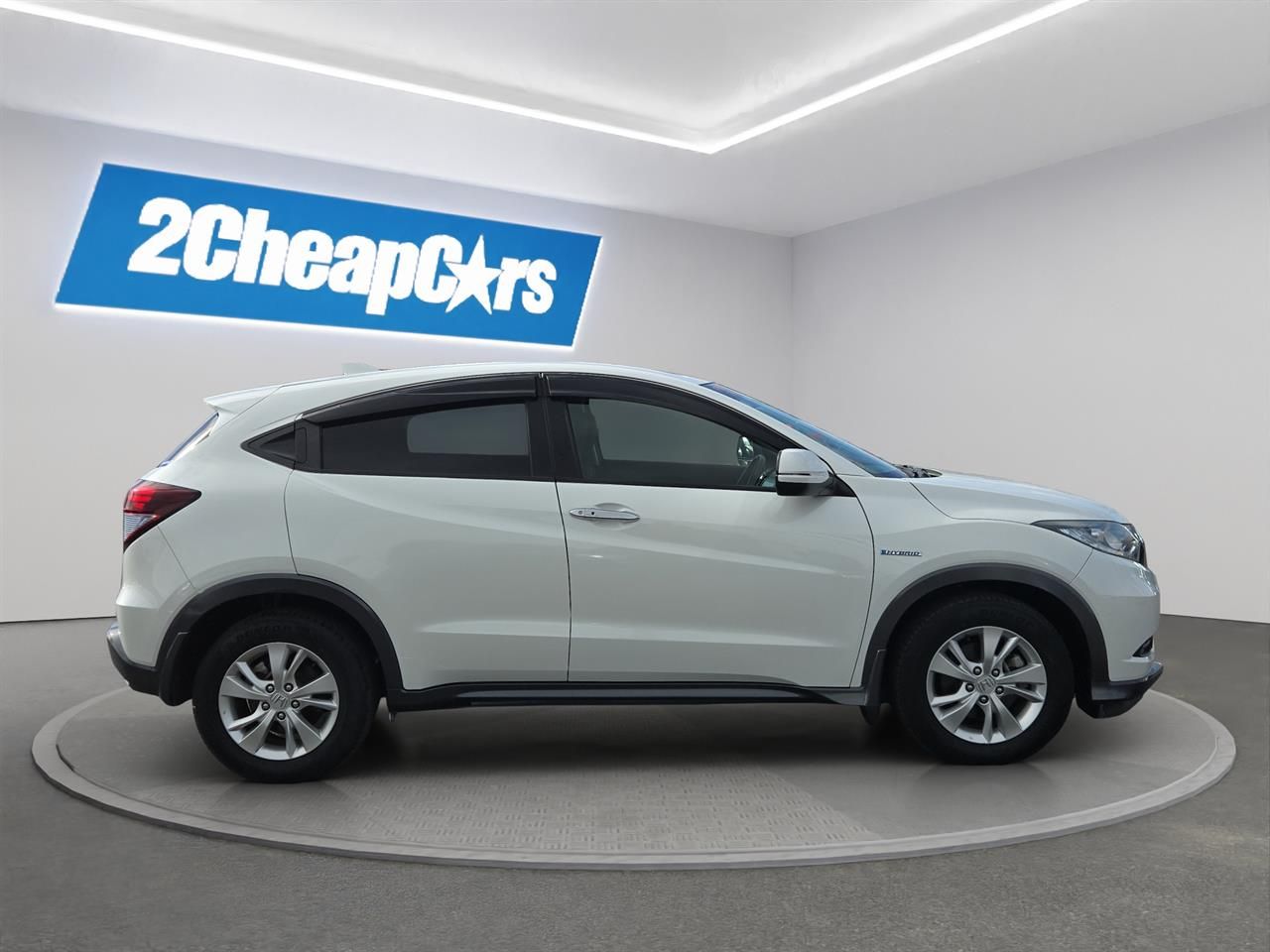 Vehicle image 4