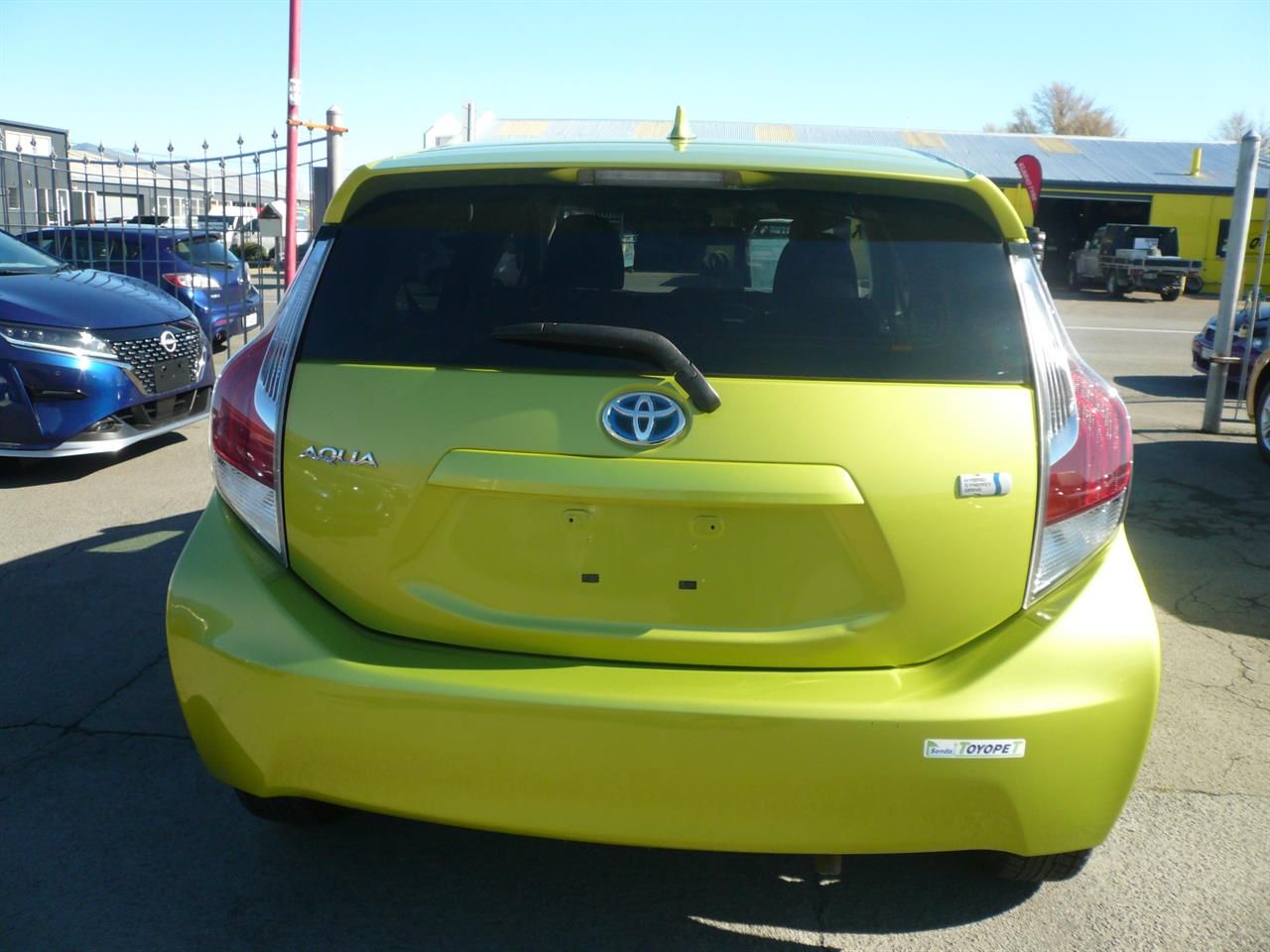 Vehicle image 5