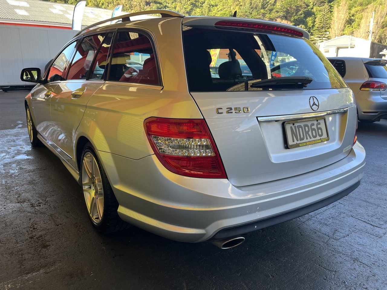 Vehicle image 4