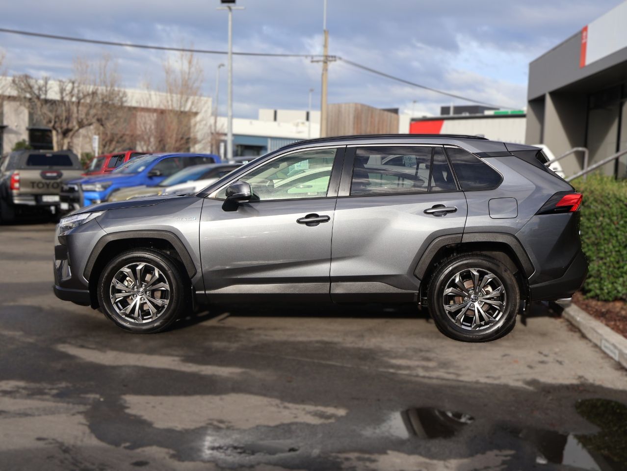 Vehicle image 4