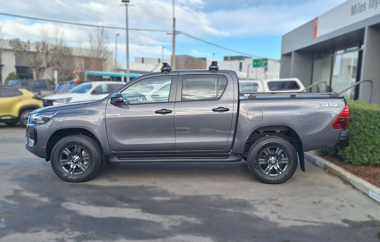 Vehicle image 4