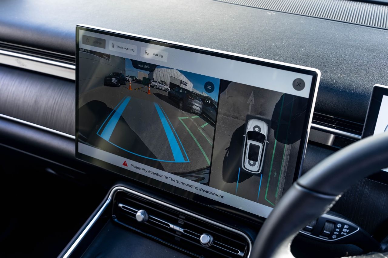 Vehicle image 5