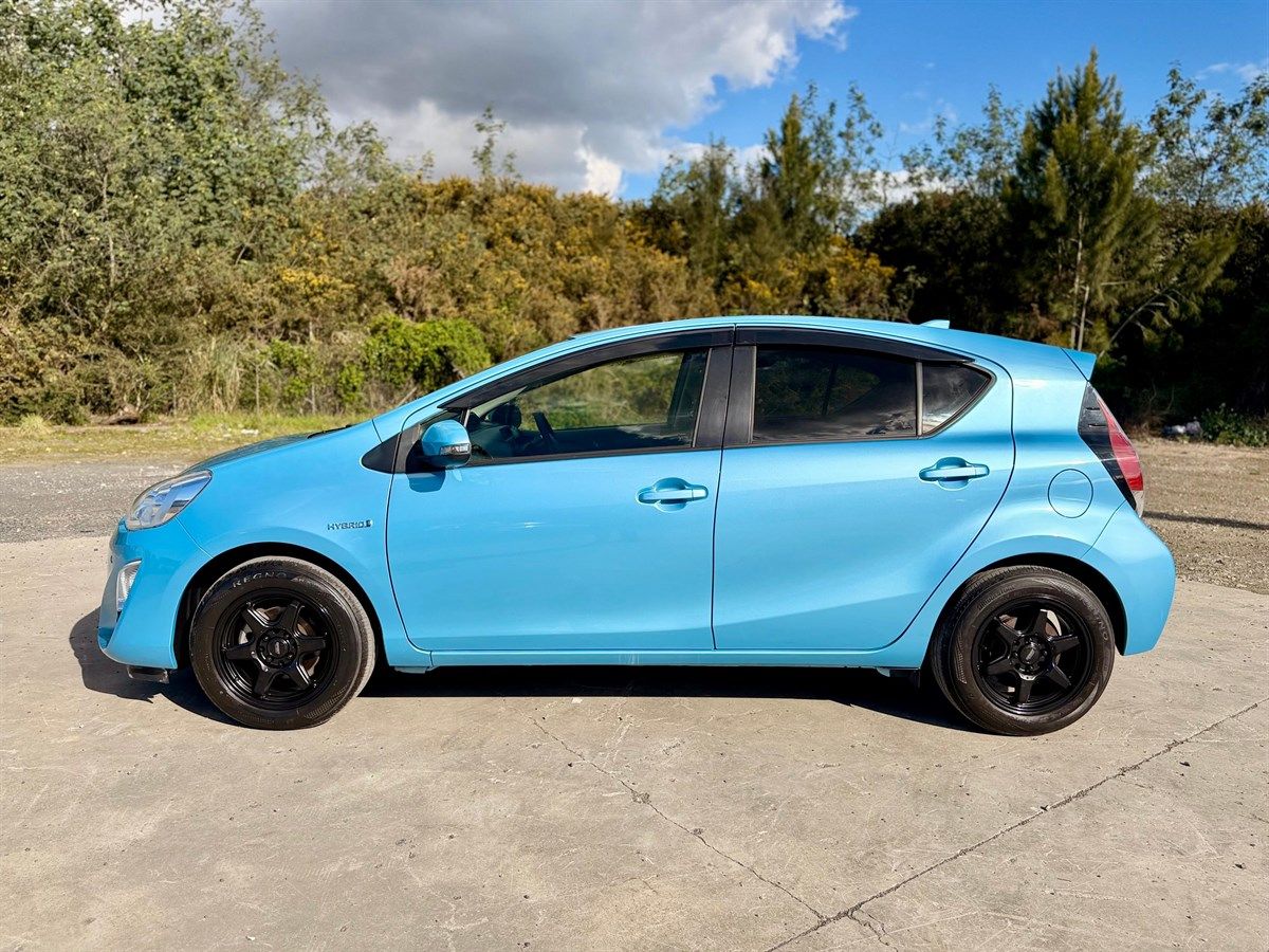 Vehicle image 2