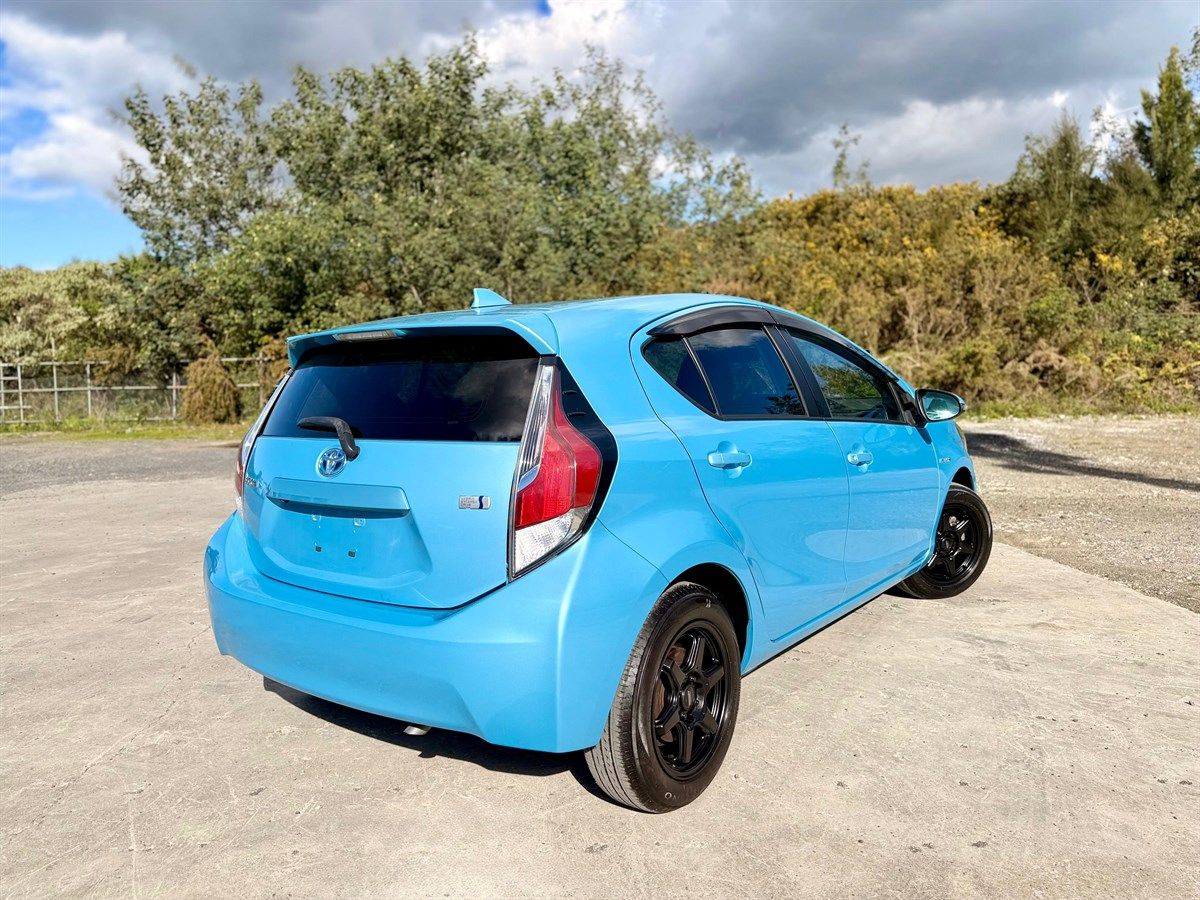 Vehicle image 5