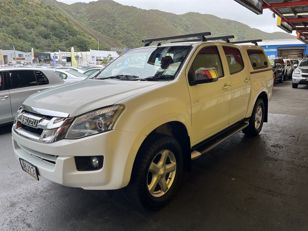 Vehicle image 3