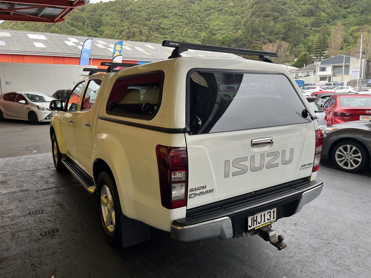 Vehicle image 4