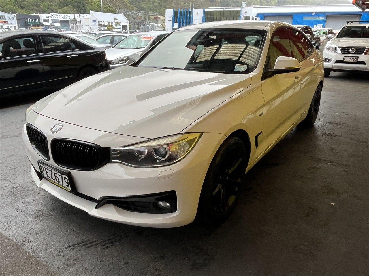 Vehicle image 3
