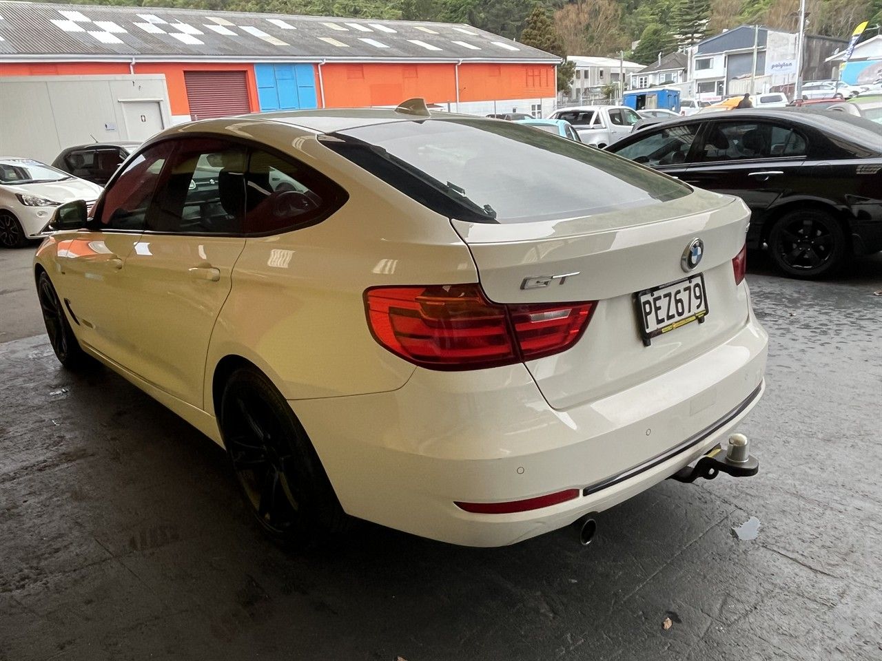 Vehicle image 4