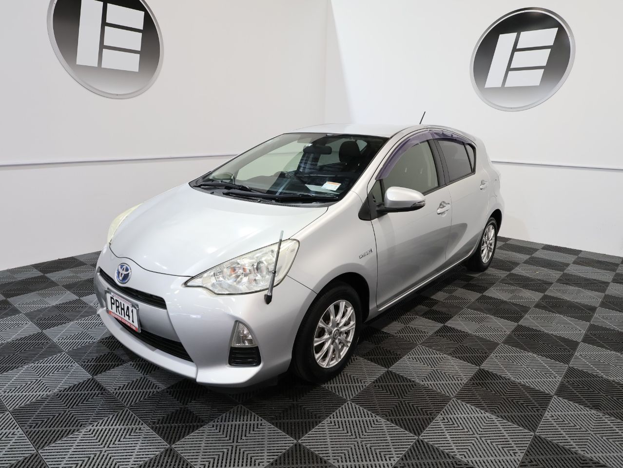 Vehicle image 5