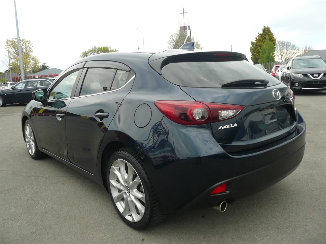 Vehicle image 4