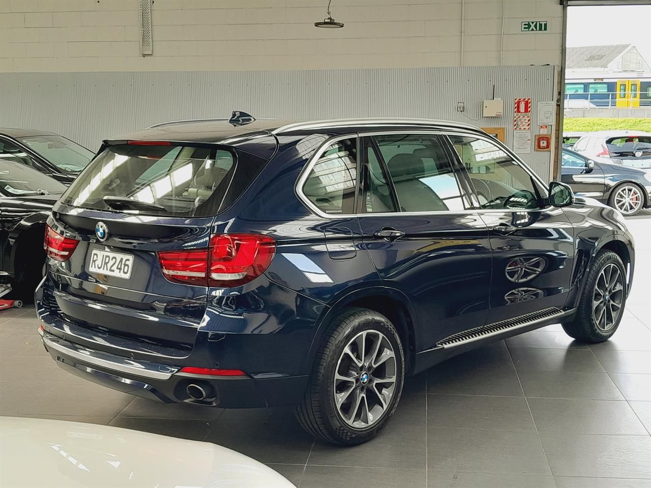 Vehicle image 4