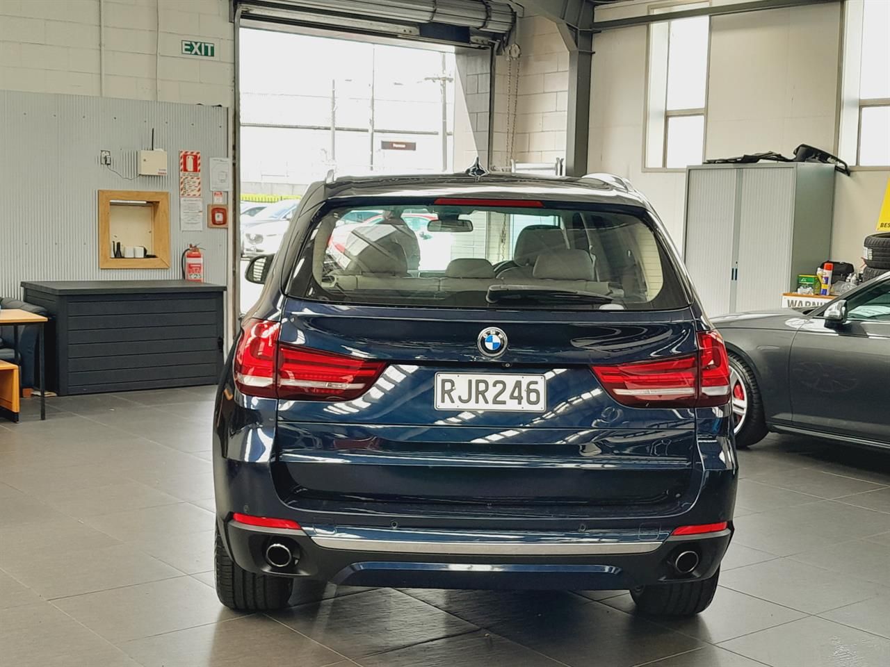Vehicle image 5