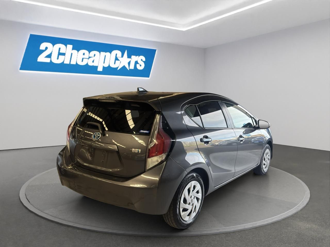 Vehicle image 5