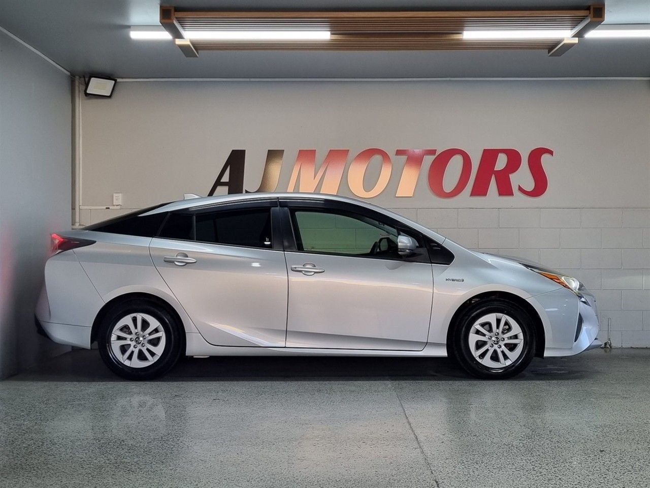 Vehicle image 5