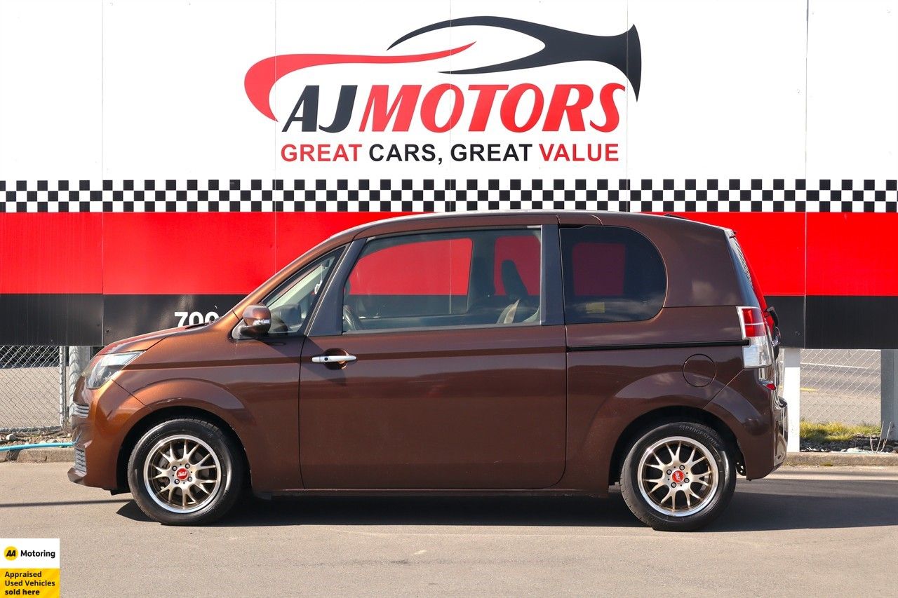 Vehicle image 4