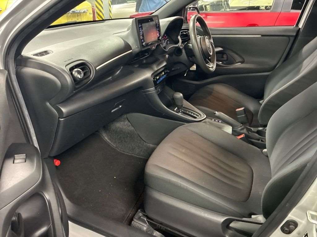 Vehicle image 5