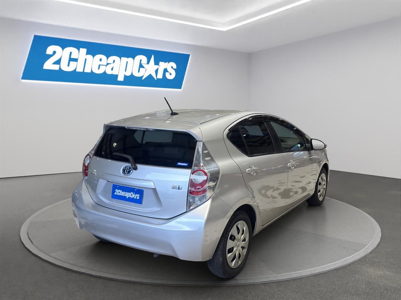 Vehicle image 5