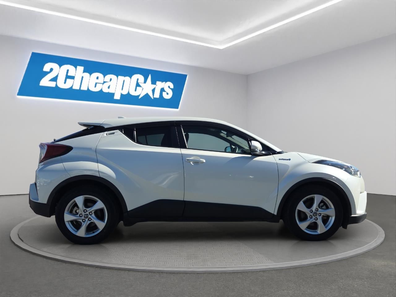 Vehicle image 4