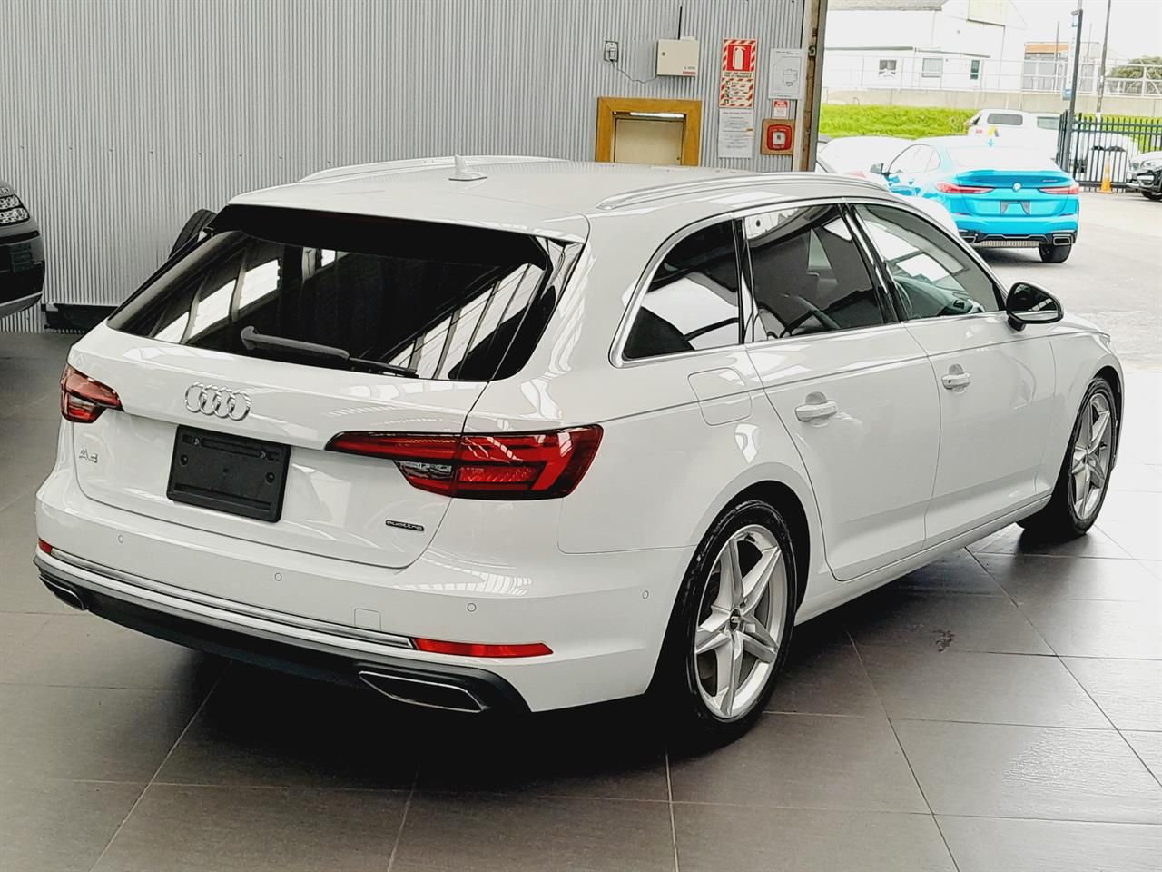 Vehicle image 4