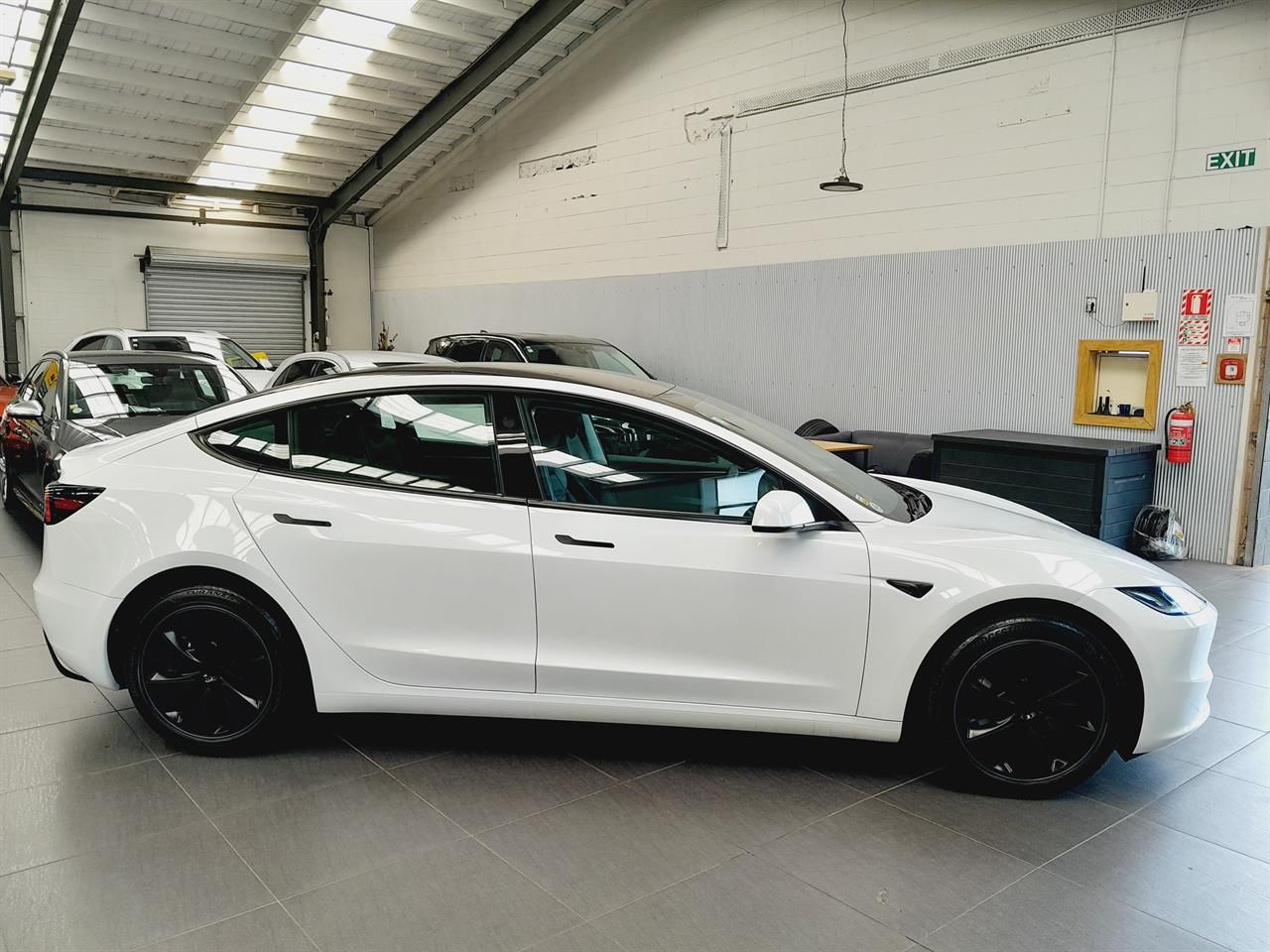 Vehicle image 4