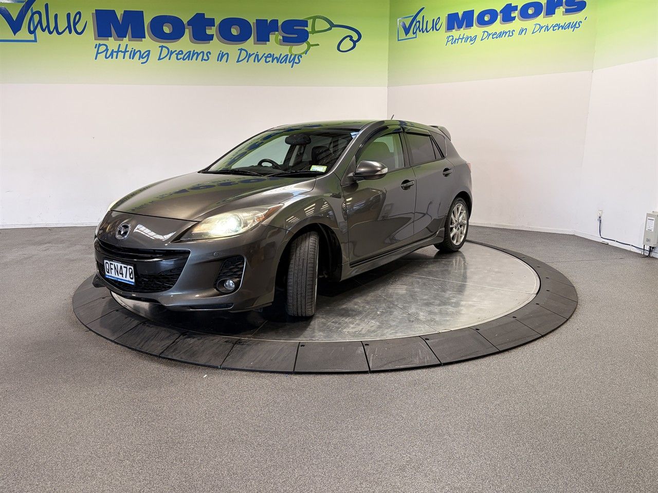 Vehicle image 3