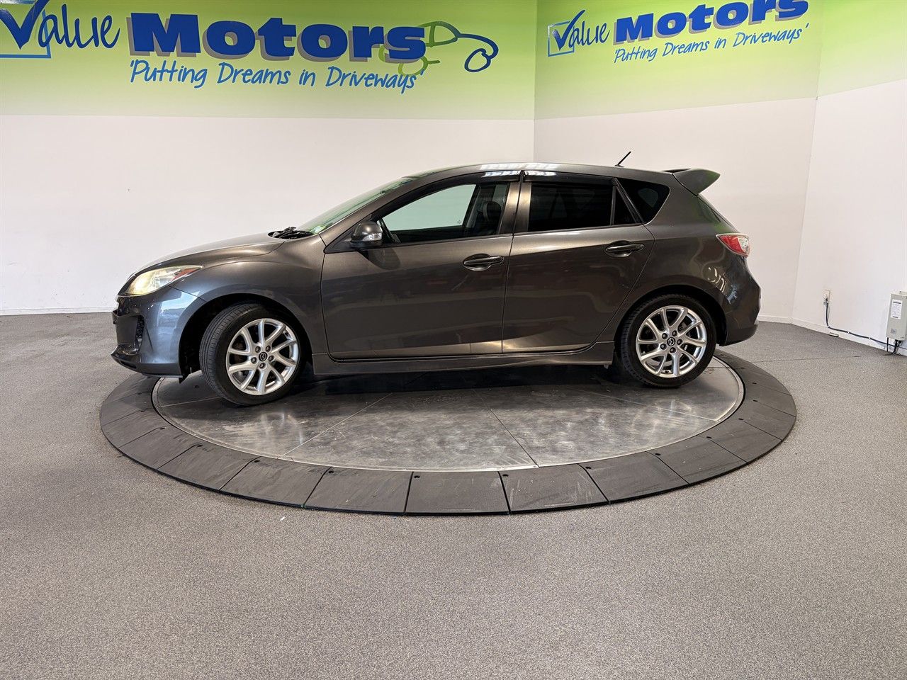 Vehicle image 4