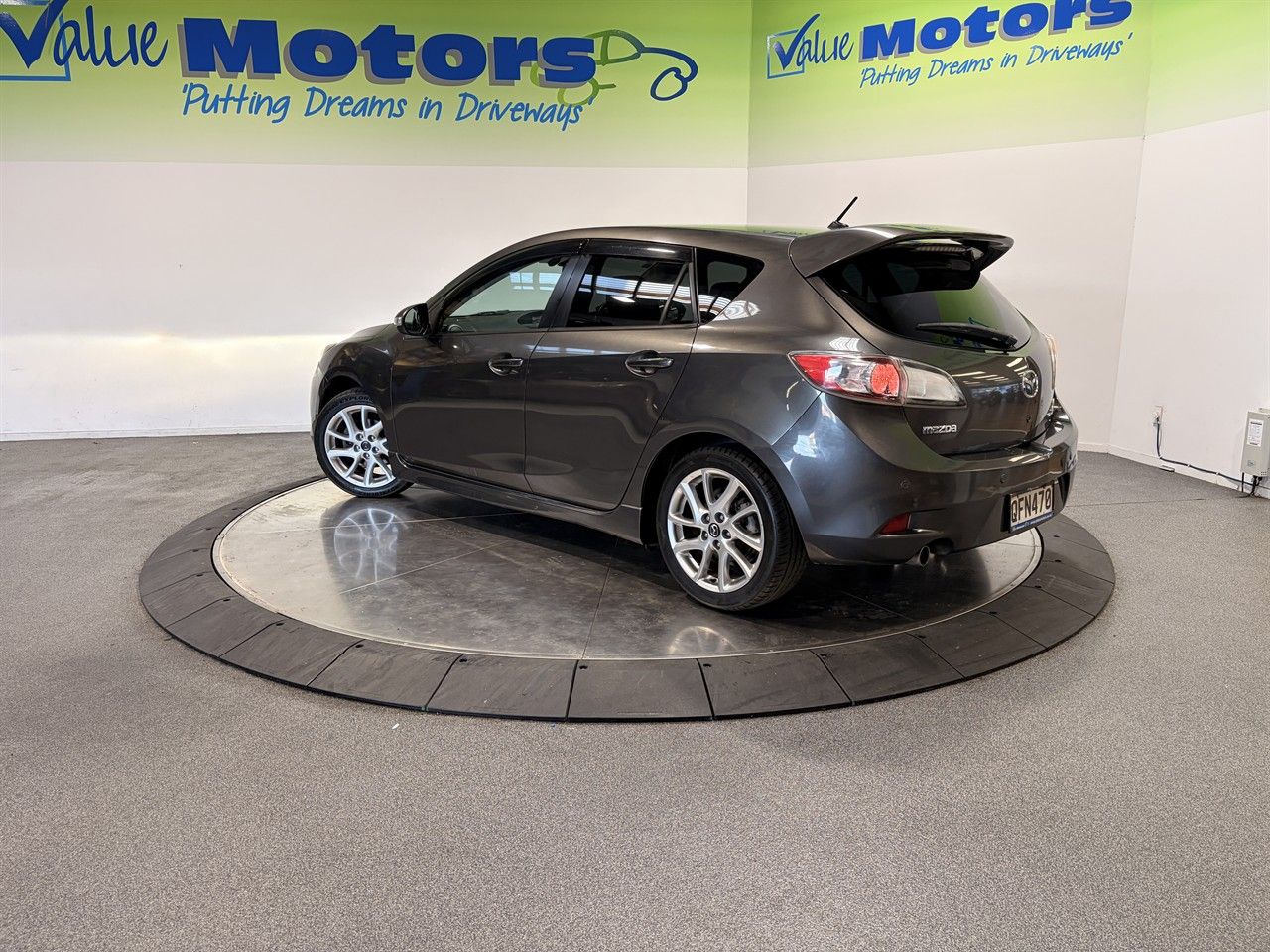 Vehicle image 5