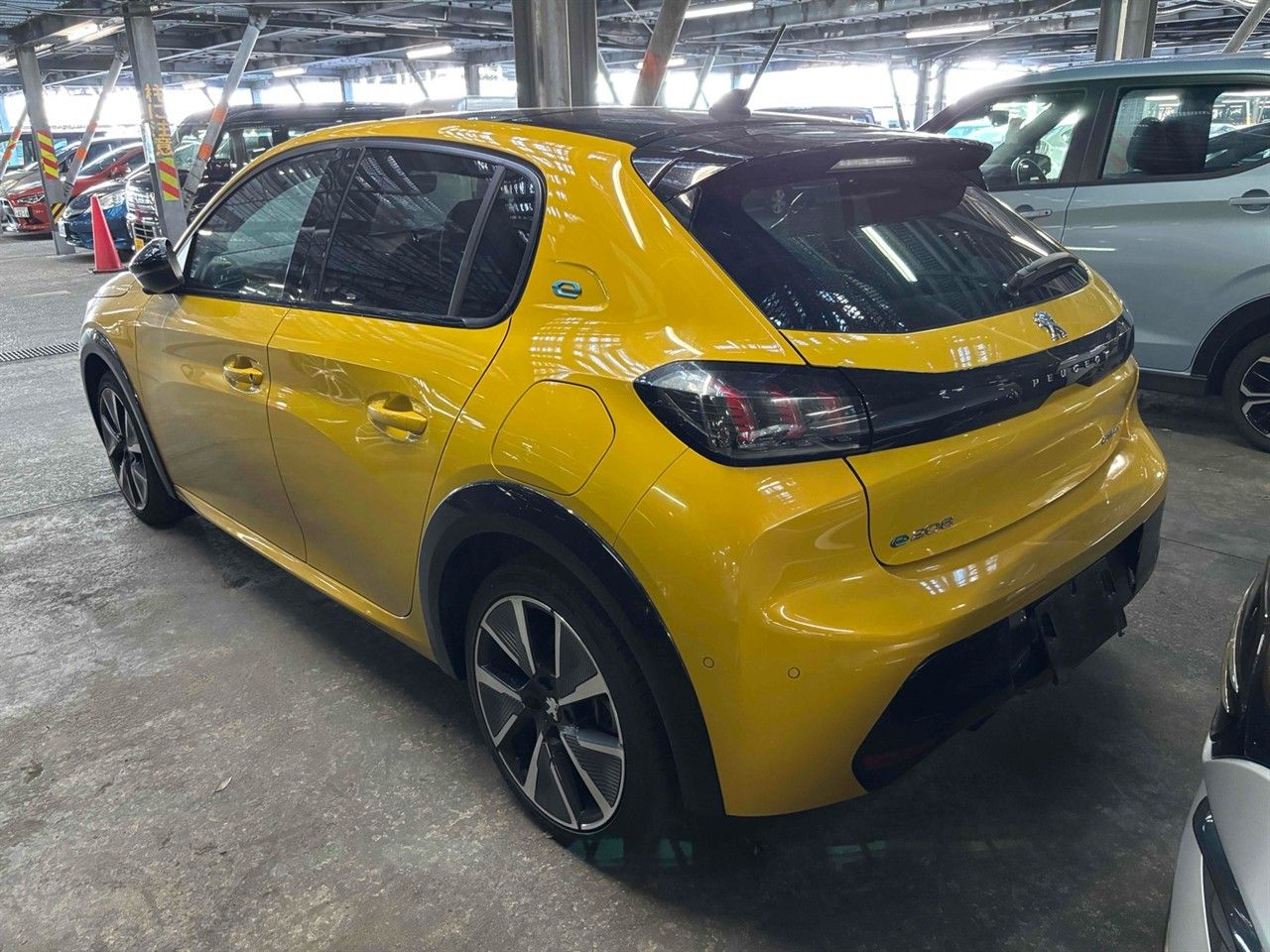 Vehicle image 4