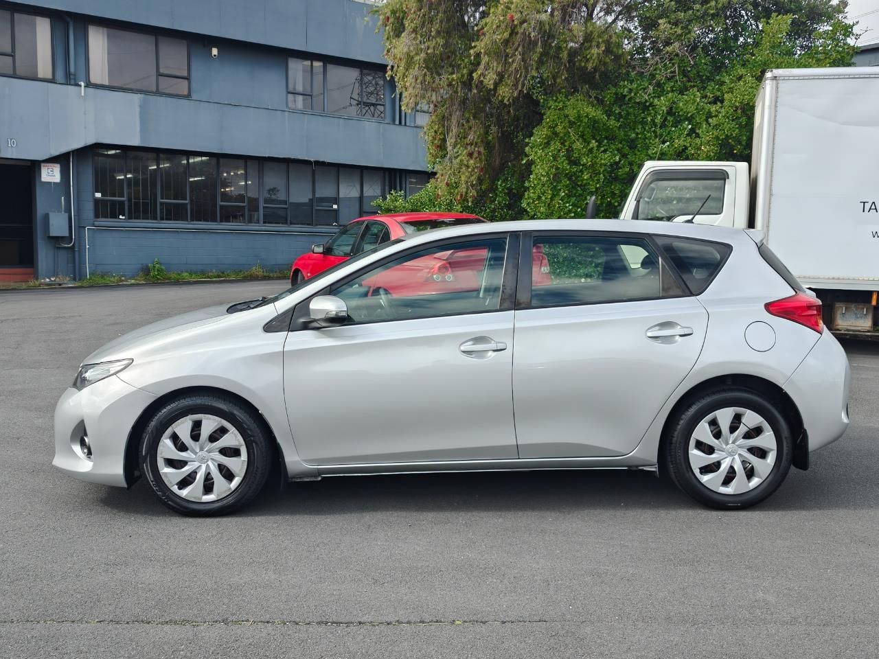 Vehicle image 4