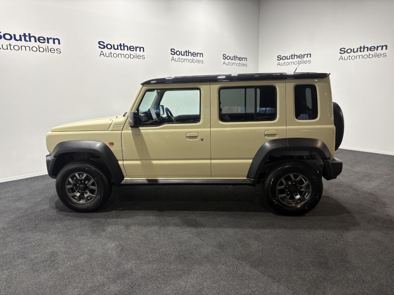 Vehicle image 4